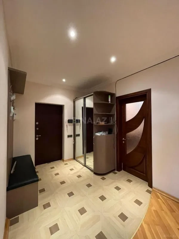 Kirayə verilir 3 otaqlı mənzil 126 m²
