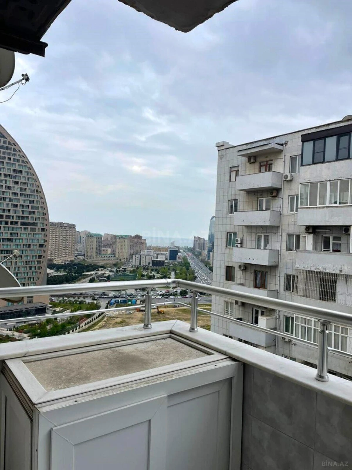 Kirayə verilir 3 otaqlı mənzil 126 m²