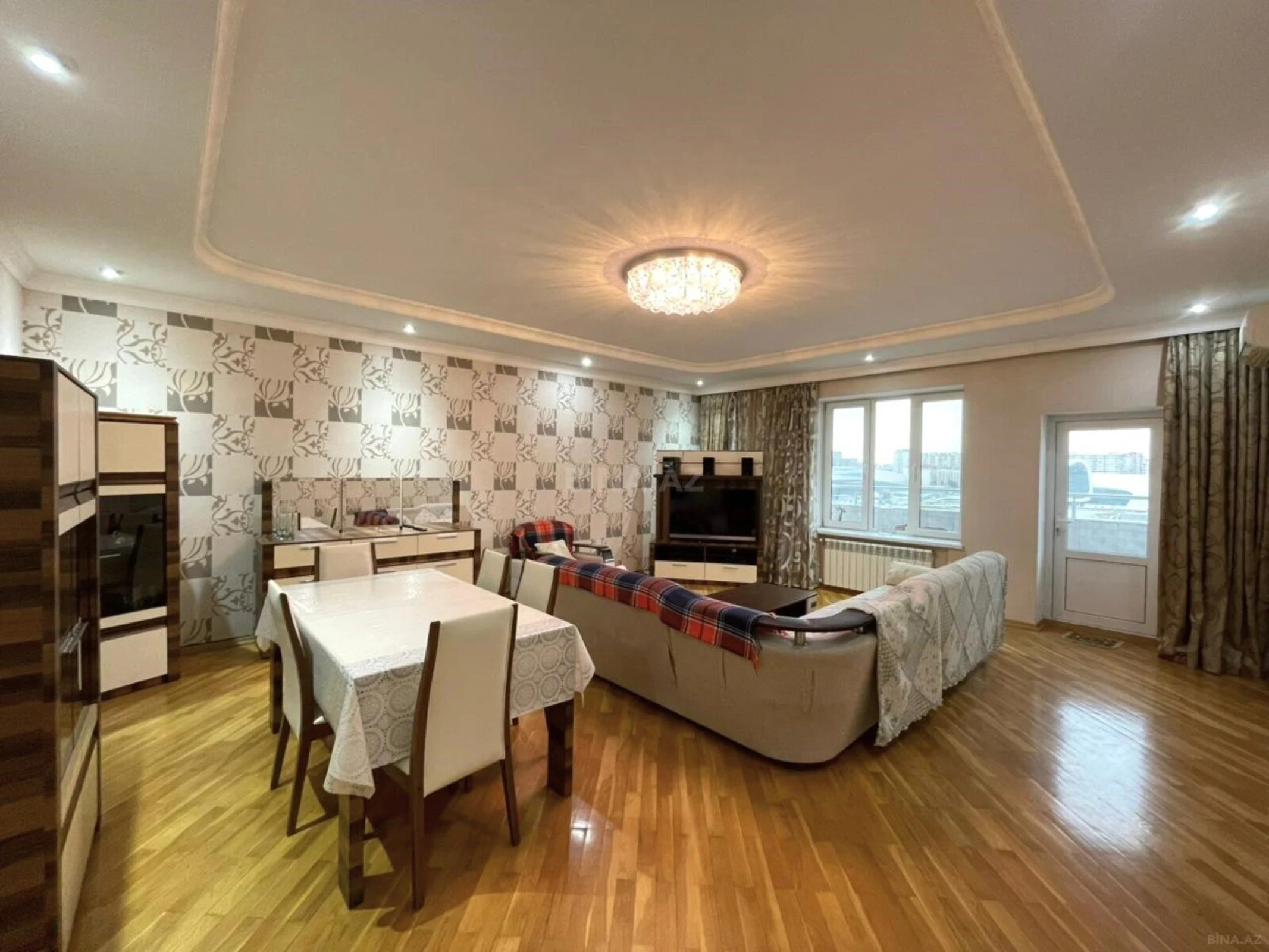 Kirayə verilir 3 otaqlı mənzil 126 m²