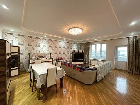 Kirayə verilir 3 otaqlı mənzil 126 m²