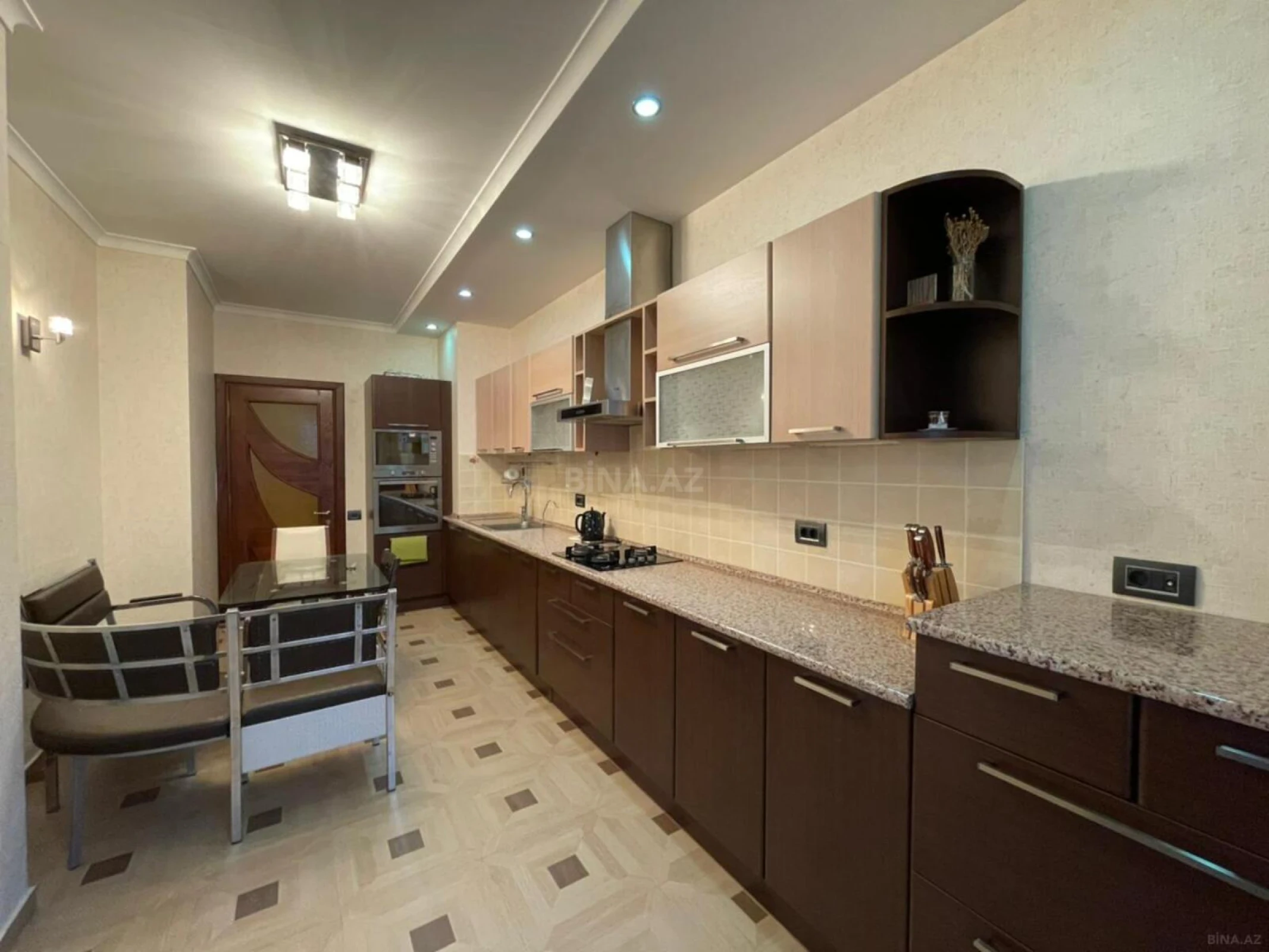 Kirayə verilir 3 otaqlı mənzil 126 m²