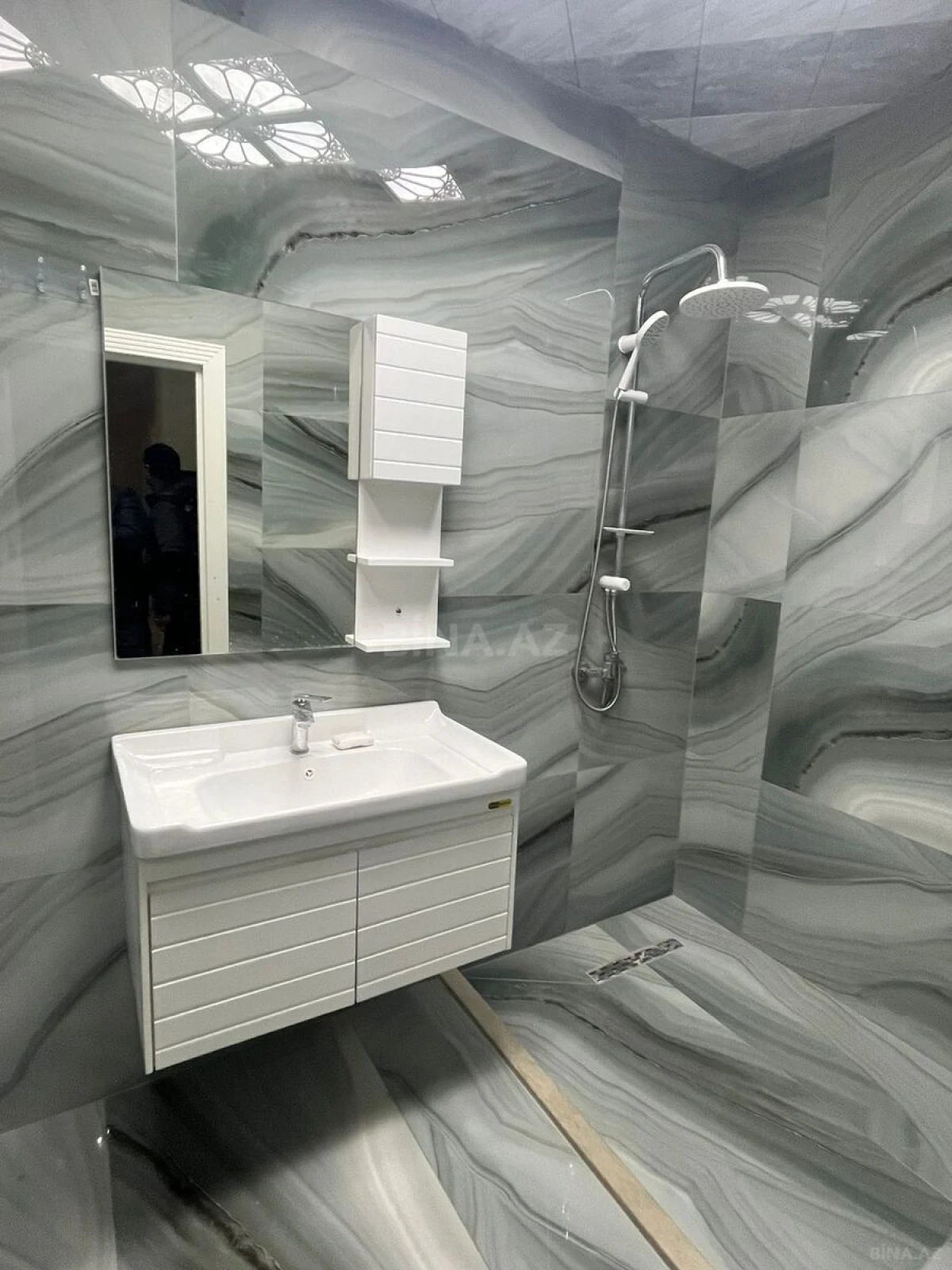 Kirayə verilir 2 otaqlı mənzil 95 m²