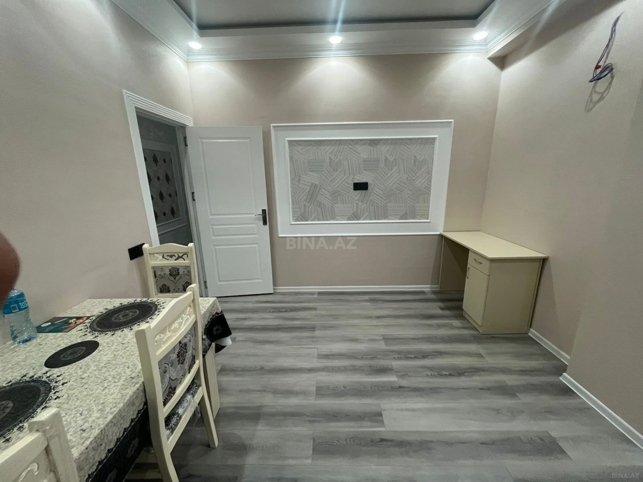 Kirayə verilir 2 otaqlı mənzil 95 m²