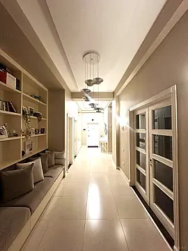 Satılır 5 otaqlı mənzil 200 m²