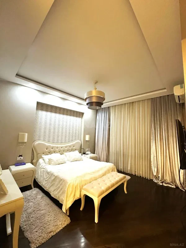 Satılır 5 otaqlı mənzil 200 m²