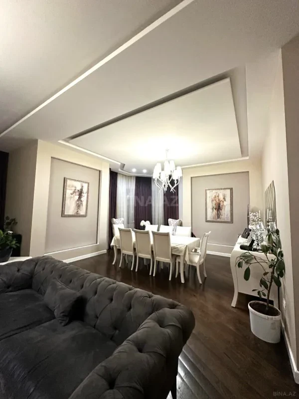 Satılır 5 otaqlı mənzil 200 m²