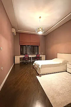 Satılır 5 otaqlı mənzil 200 m²