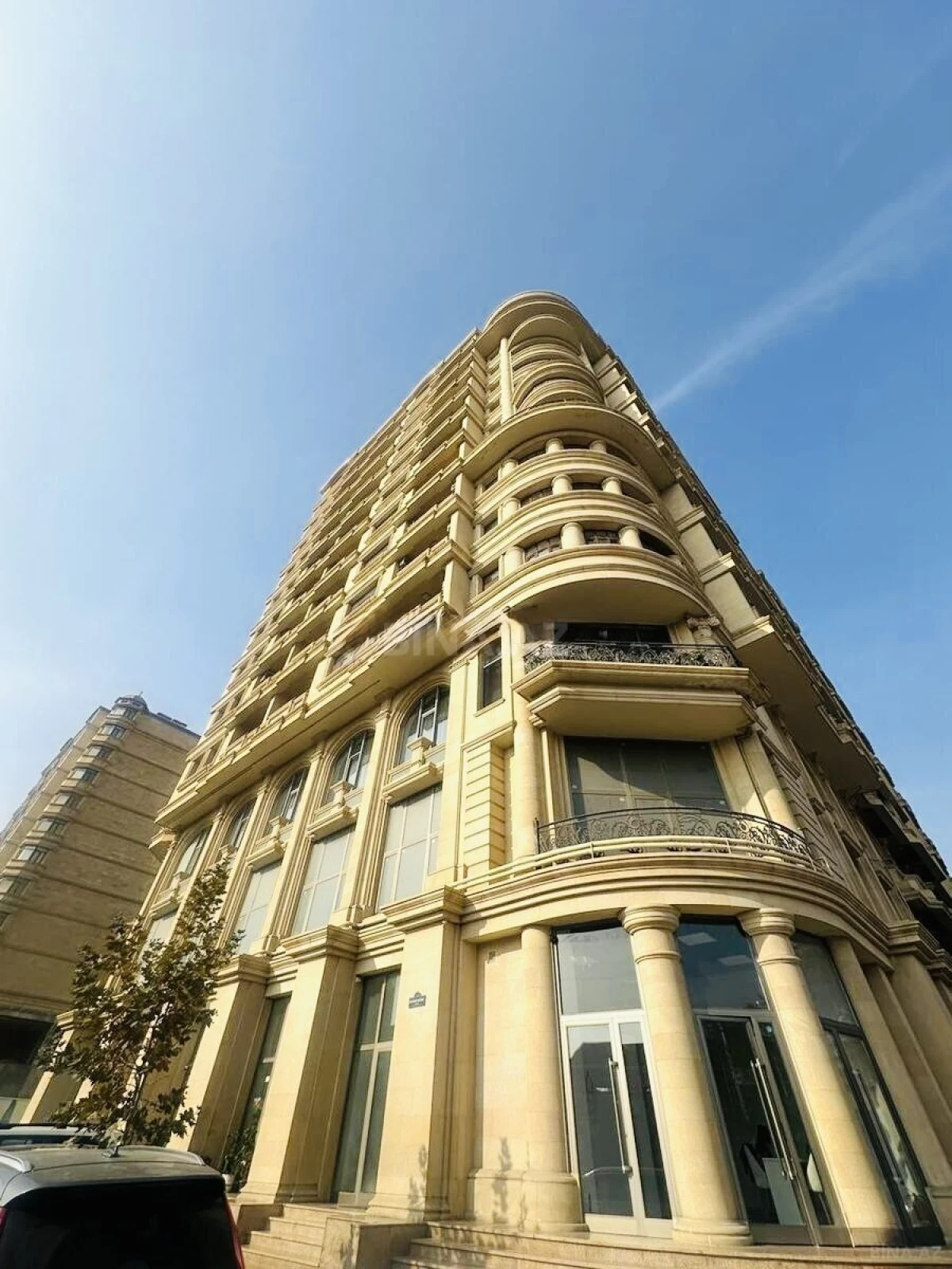 Satılır 5 otaqlı mənzil 200 m²