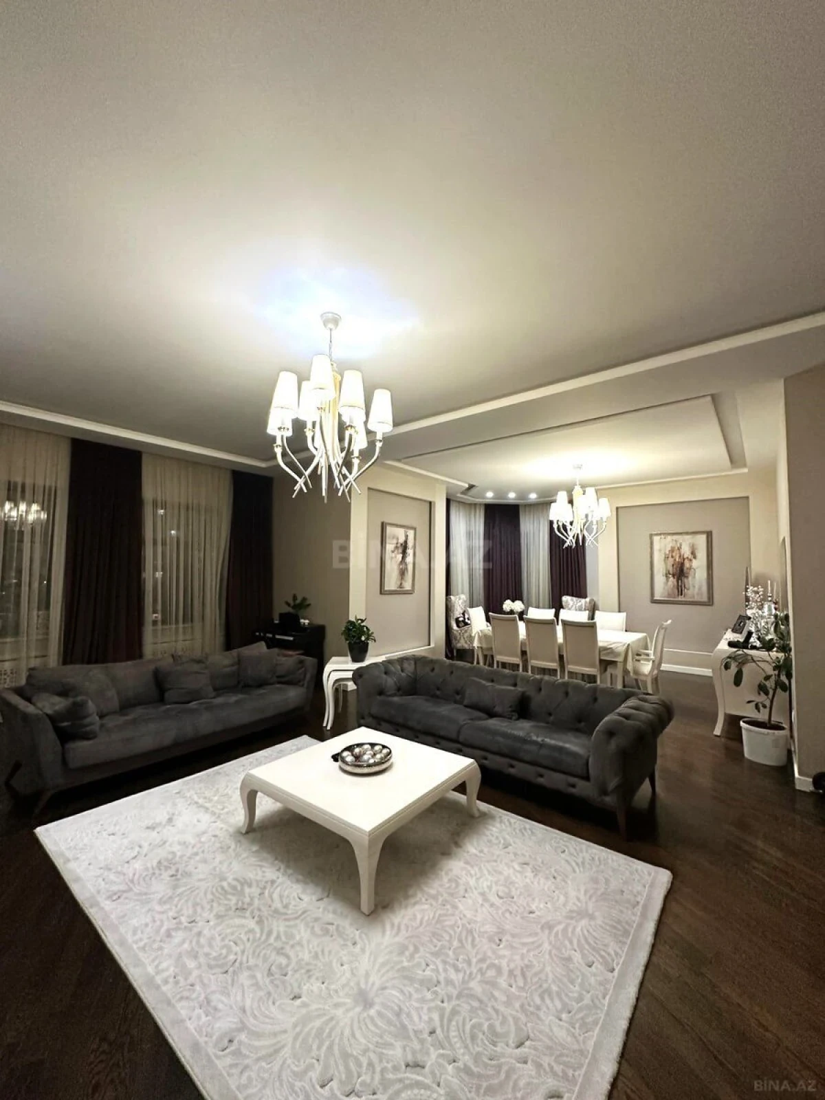 Satılır 5 otaqlı mənzil 200 m²