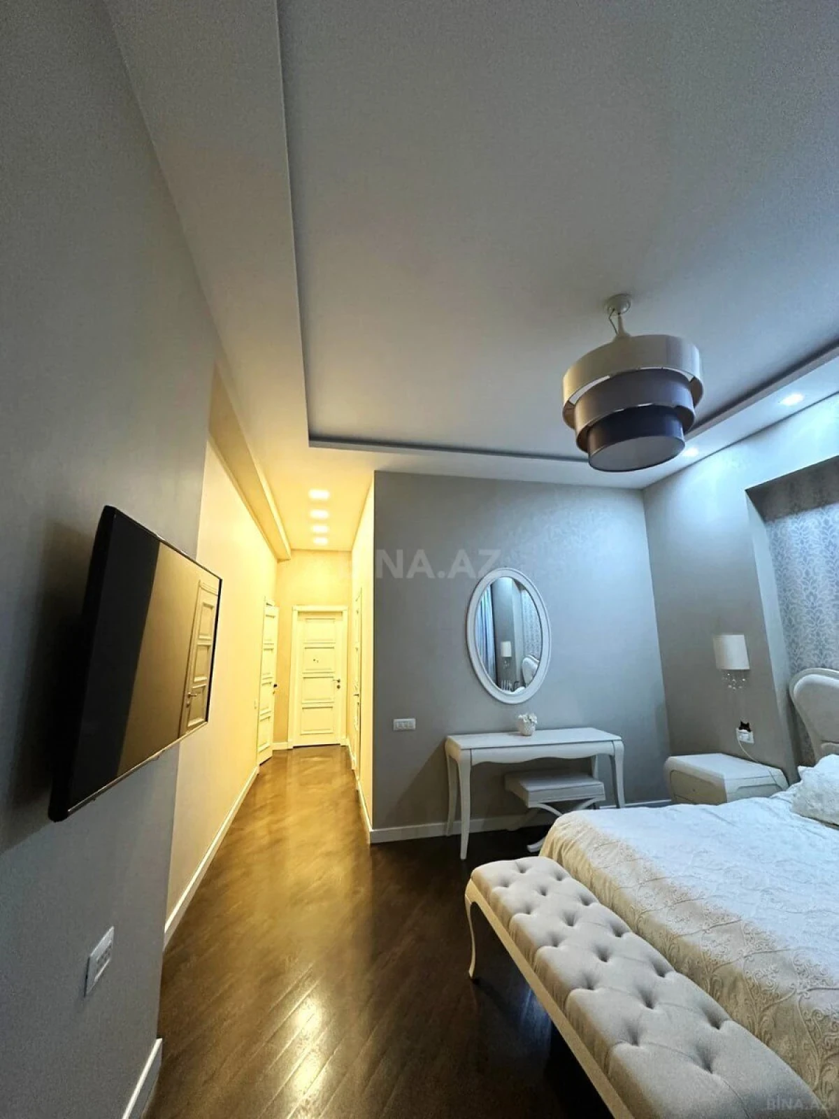 Satılır 5 otaqlı mənzil 200 m²