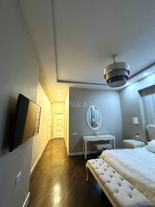 Satılır 5 otaqlı mənzil 200 m²
