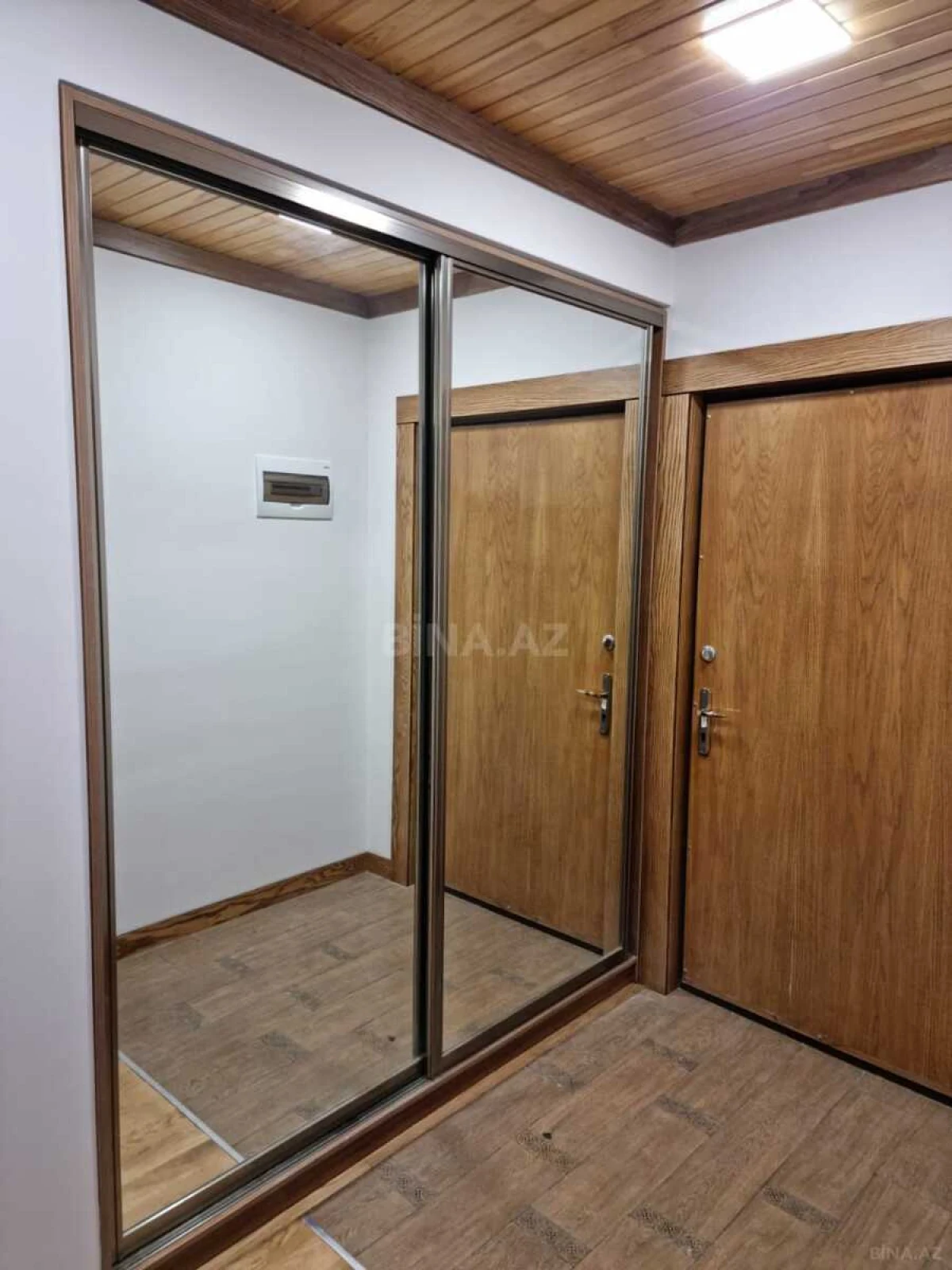 Satılır 7 otaqlı həyət evi 365 m²