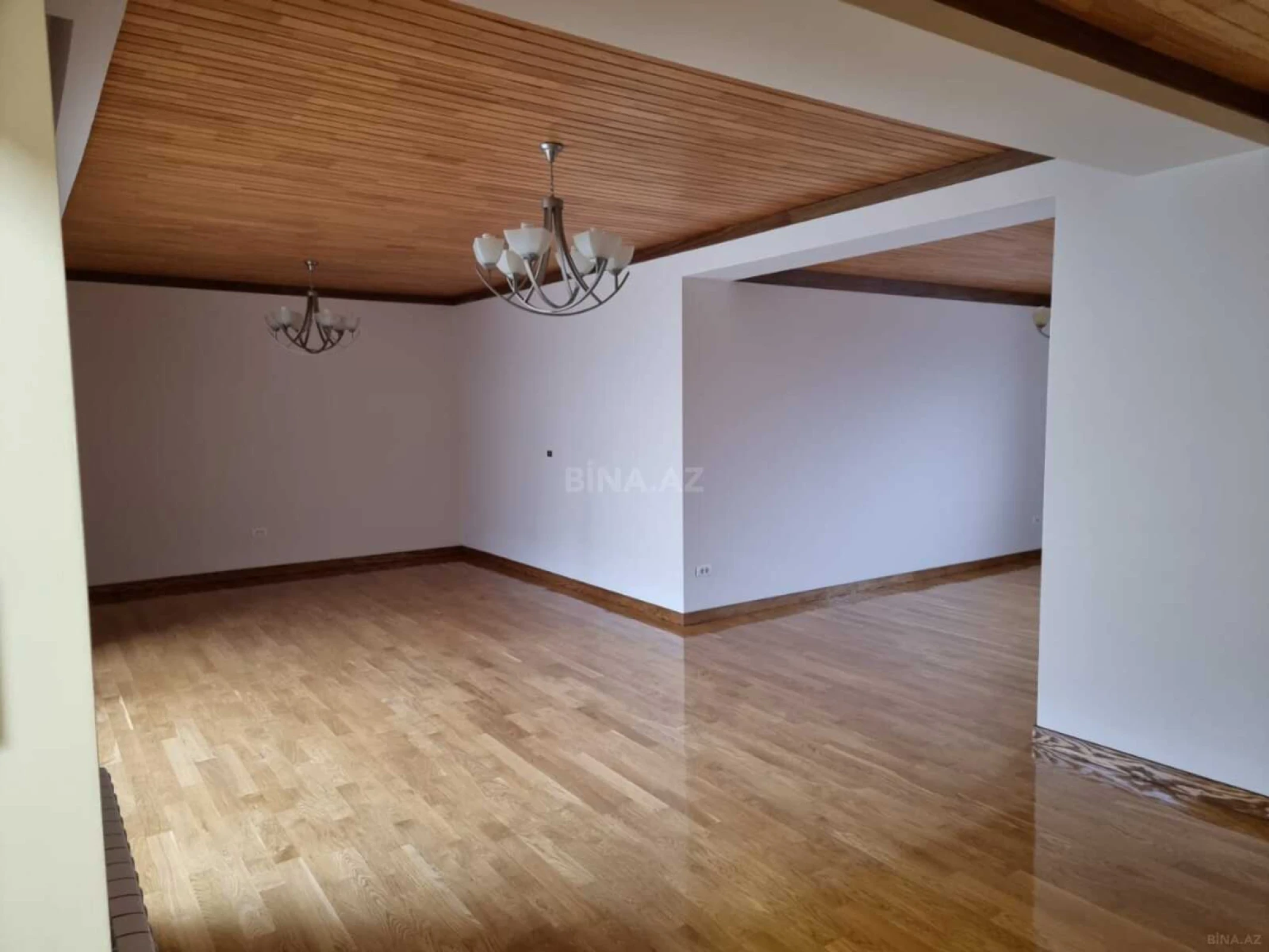 Satılır 7 otaqlı həyət evi 365 m²