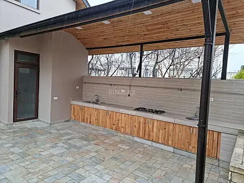 Satılır 7 otaqlı həyət evi 365 m²
