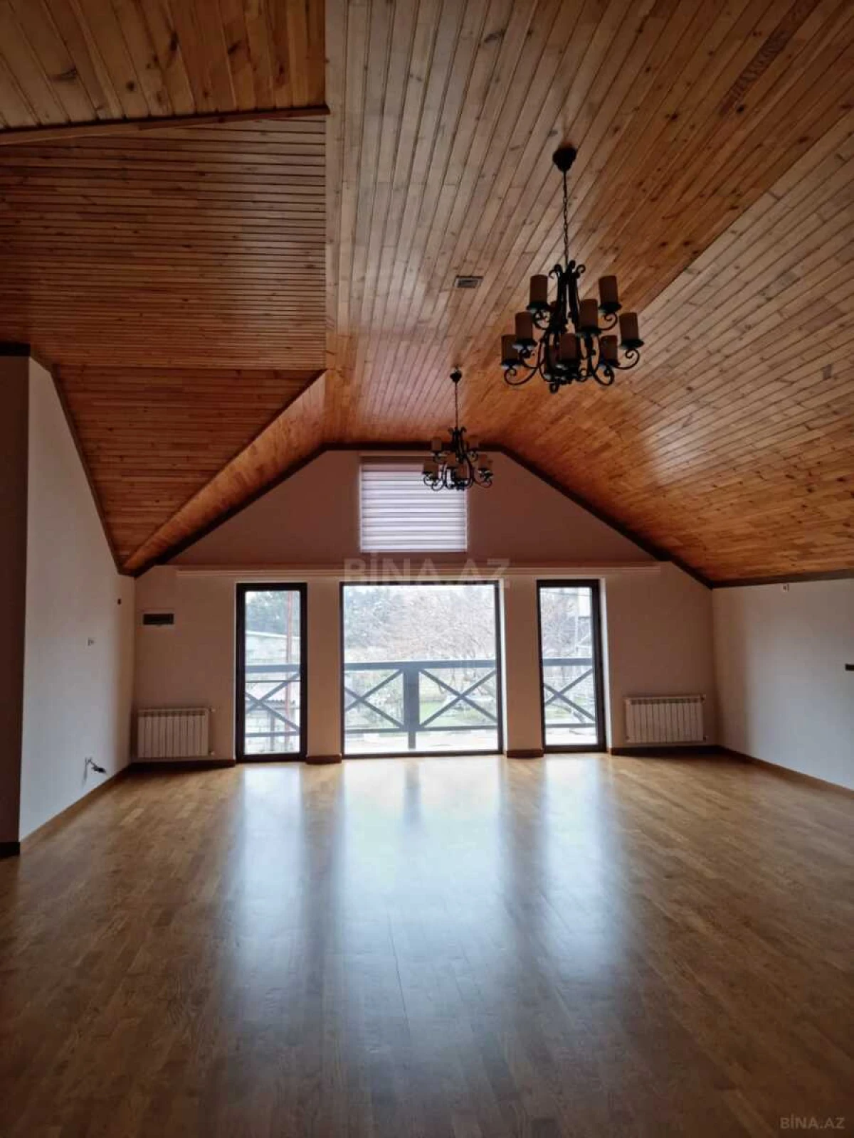 Satılır 7 otaqlı həyət evi 365 m²