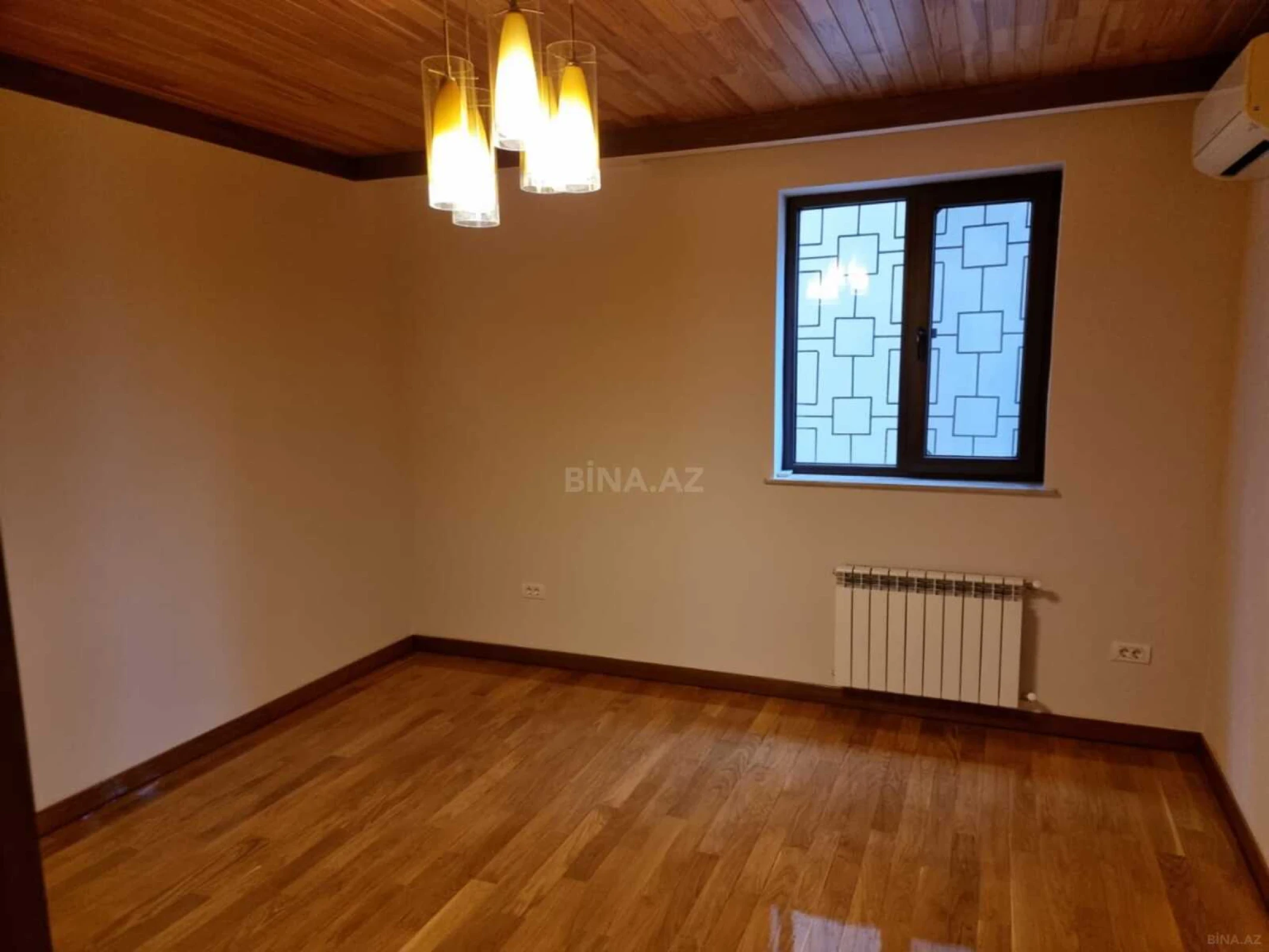 Satılır 7 otaqlı həyət evi 365 m²
