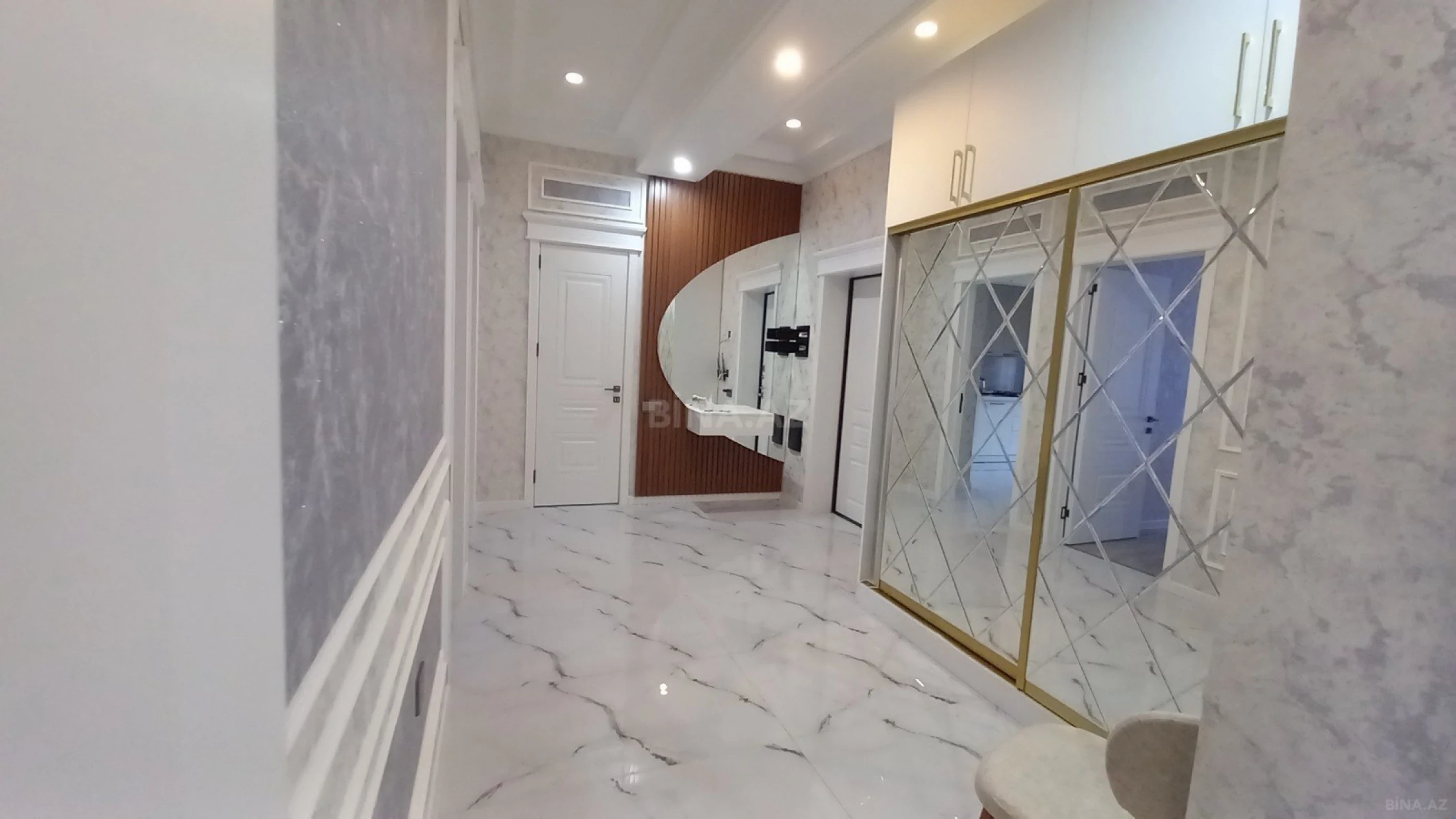 Kirayə verilir 2 otaqlı mənzil 80 m²