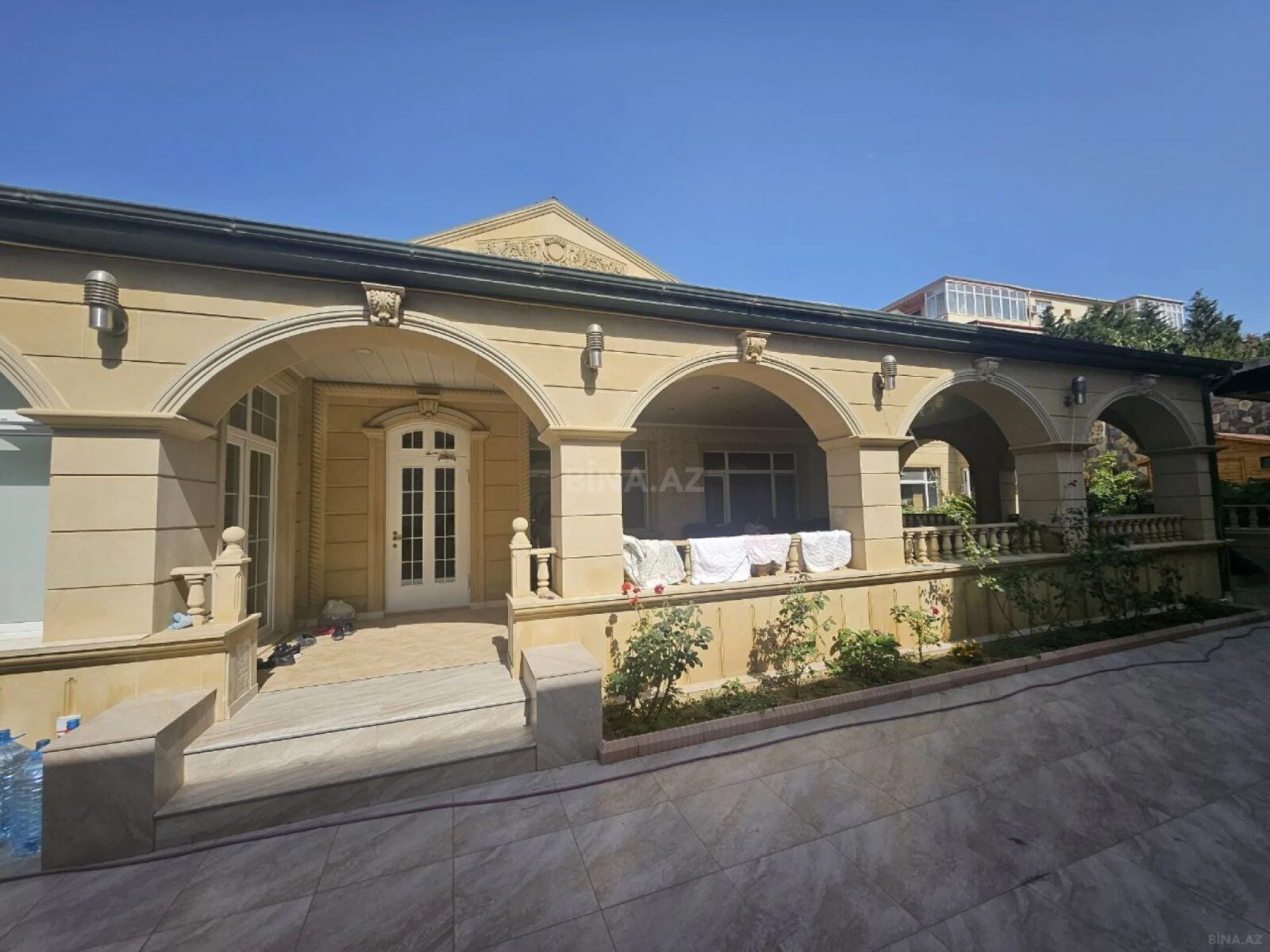 Satılır 6 otaqlı həyət evi 400 m²