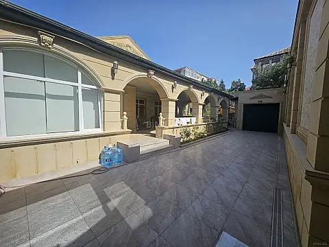 Satılır 6 otaqlı həyət evi 400 m²
