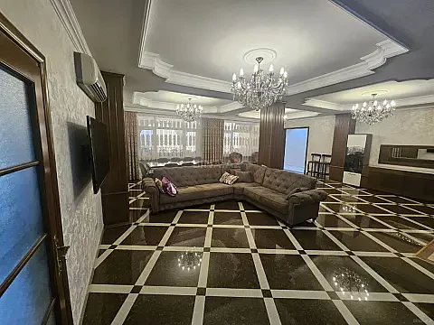Satılır 6 otaqlı həyət evi 400 m²