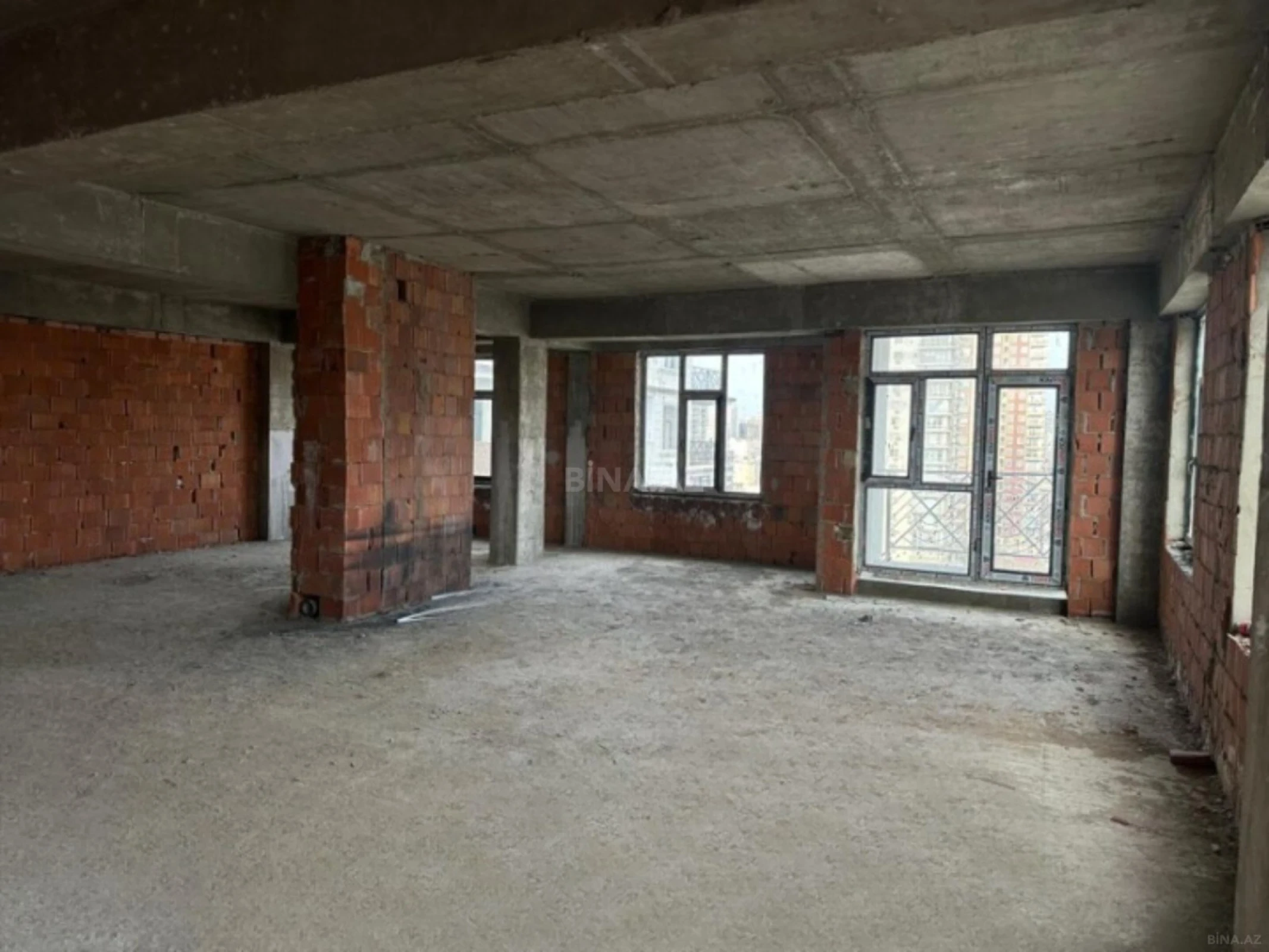 Satılır 3 otaqlı mənzil 150 m²