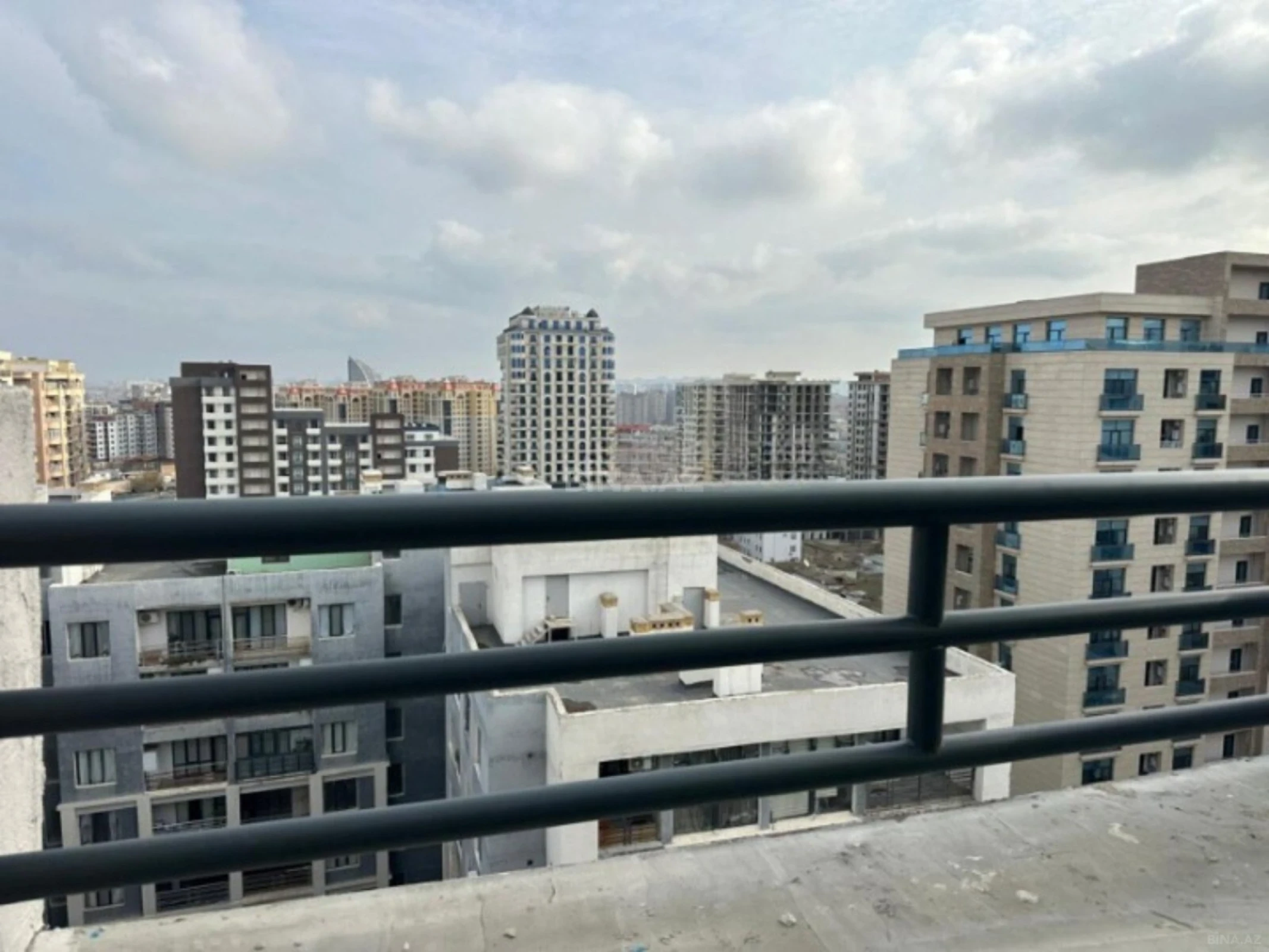 Satılır 3 otaqlı mənzil 150 m²