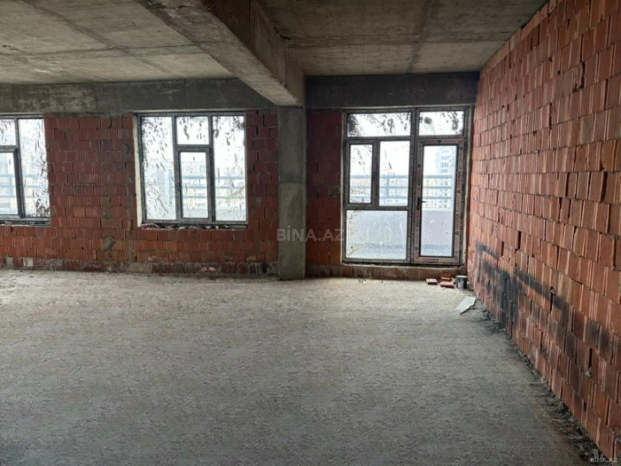 Satılır 3 otaqlı mənzil 150 m²