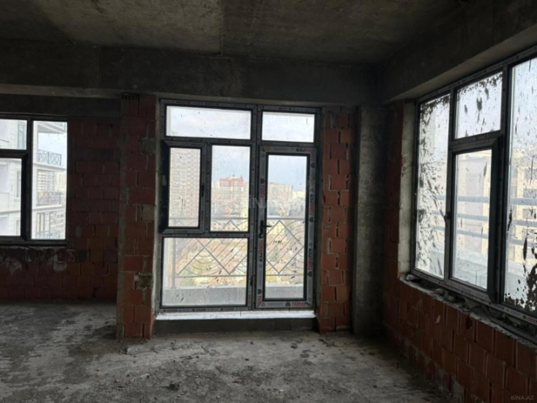 Satılır 3 otaqlı mənzil 150 m²
