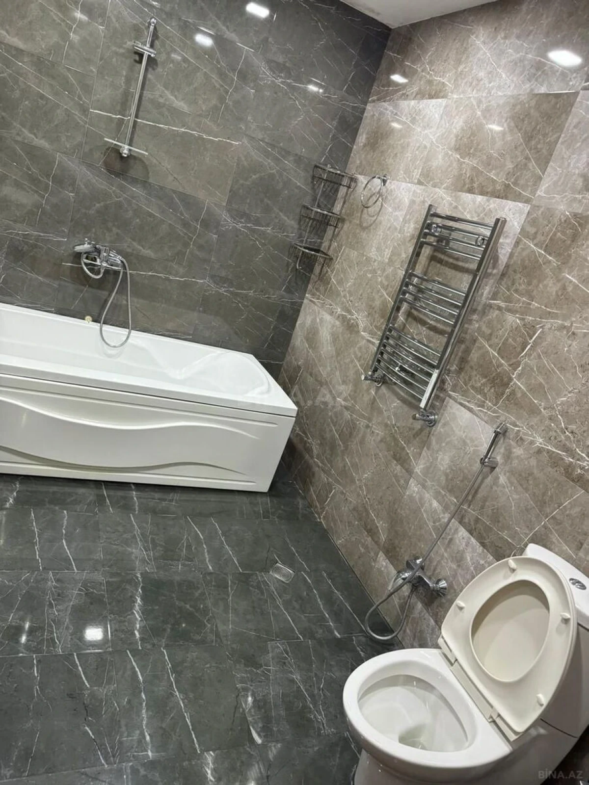 Kirayə verilir 3 otaqlı mənzil 150 m²