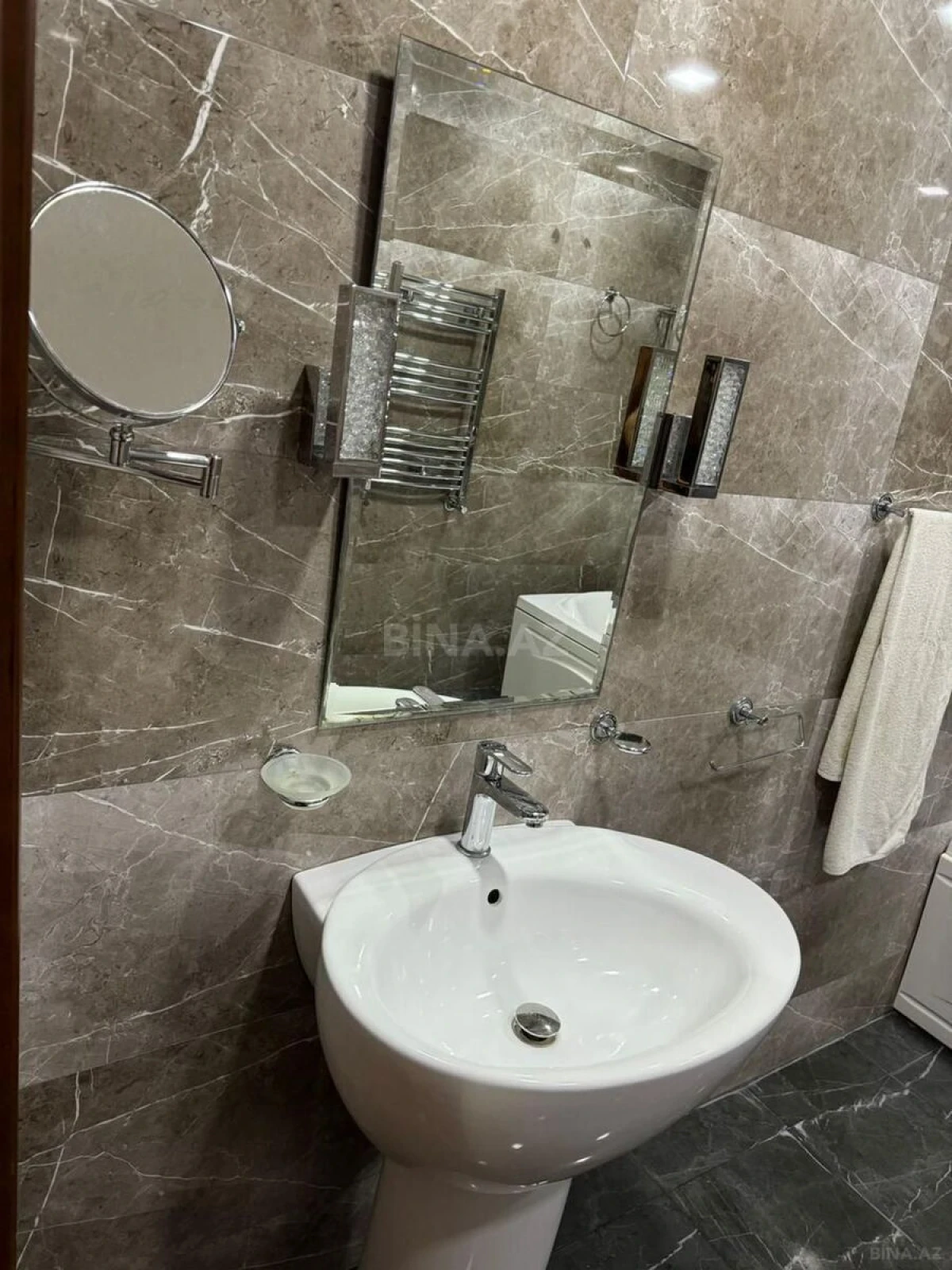 Kirayə verilir 3 otaqlı mənzil 150 m²