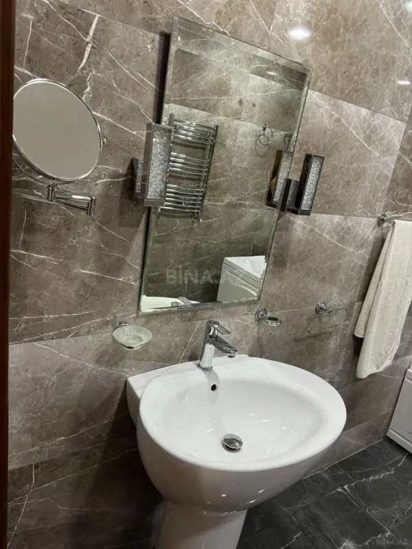 Kirayə verilir 3 otaqlı mənzil 150 m²