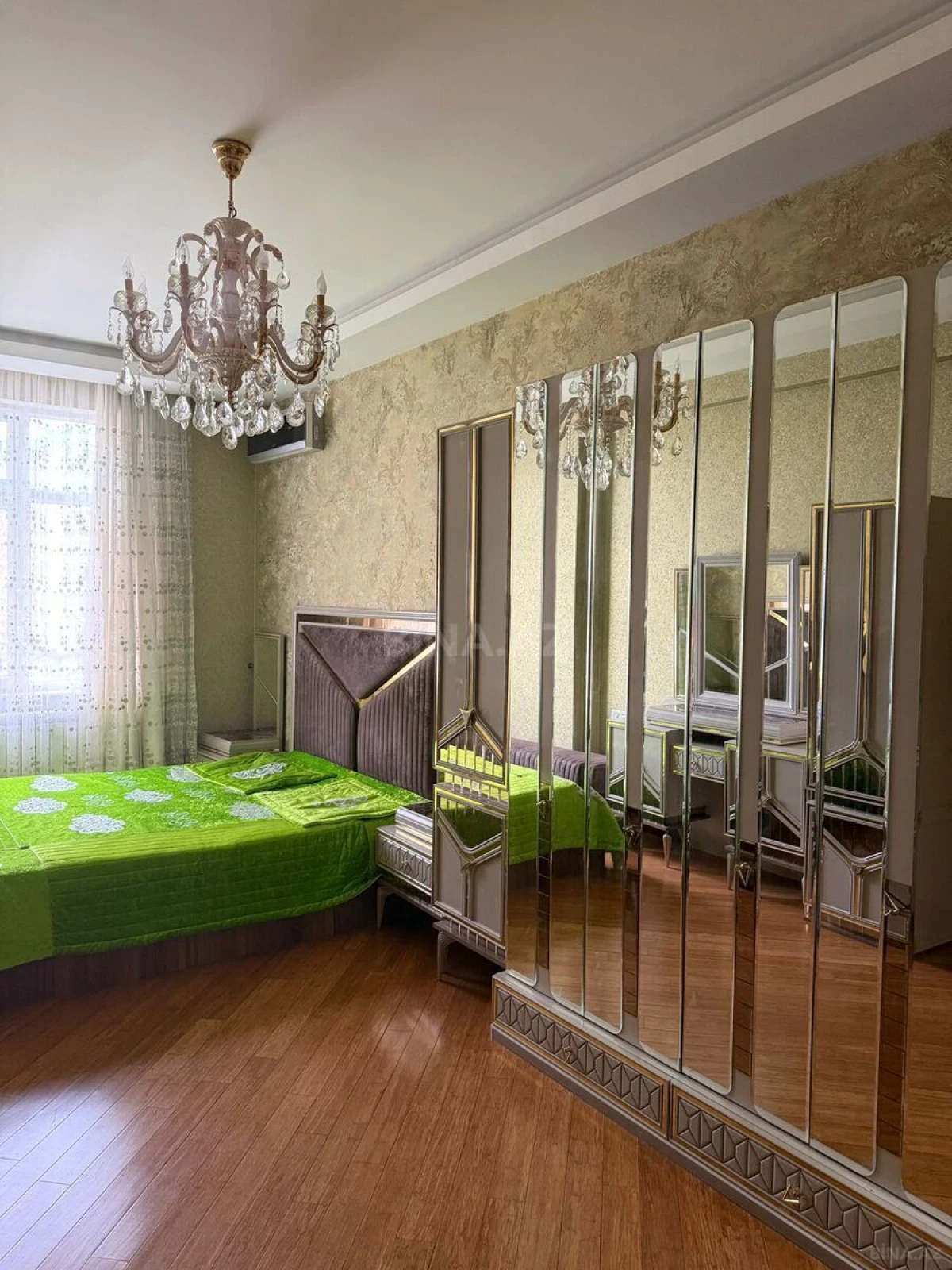 Kirayə verilir 3 otaqlı mənzil 150 m²