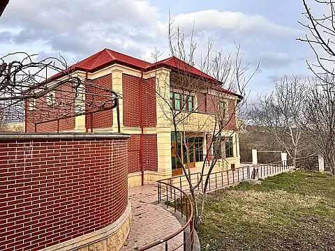 Satılır 8 otaqlı həyət evi 270 m² — Şamaxı 8 otaq 270.00 m²
