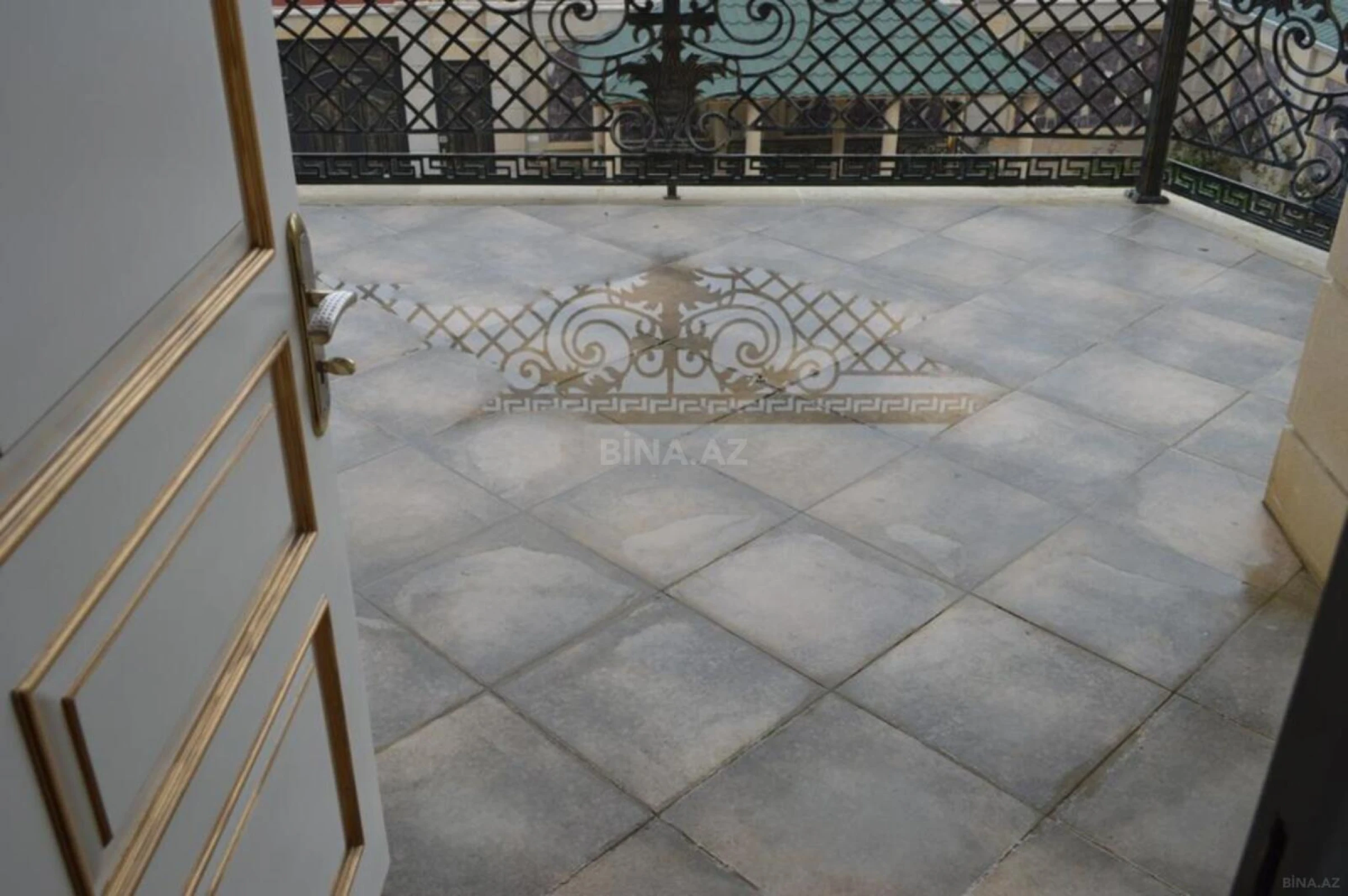 Satılır 10 otaqlı həyət evi 600 m²