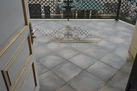 Satılır 10 otaqlı həyət evi 600 m²