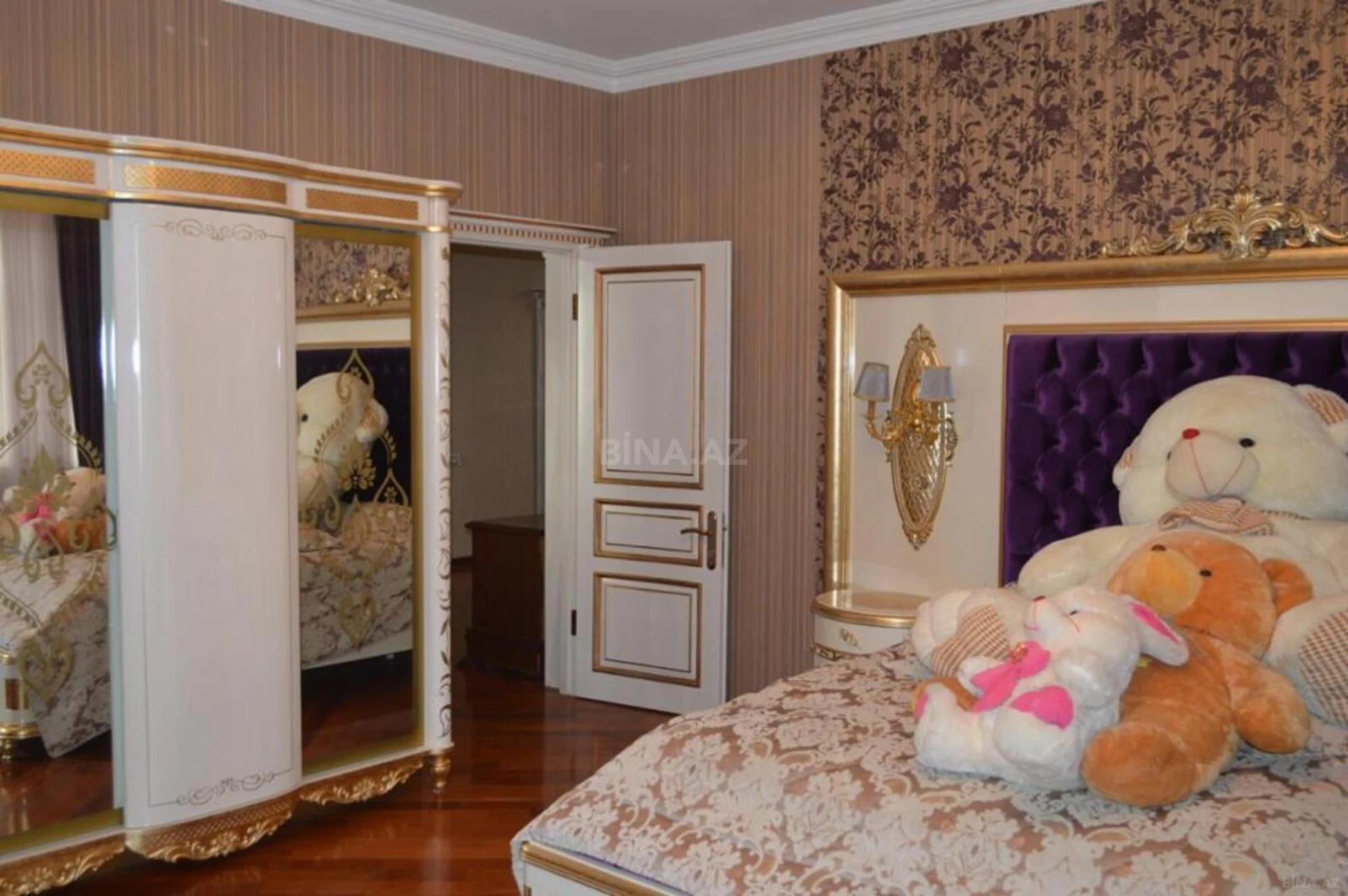 Satılır 10 otaqlı həyət evi 600 m²