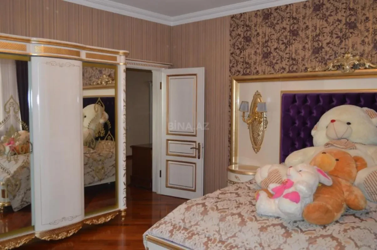 Satılır 10 otaqlı həyət evi 600 m²