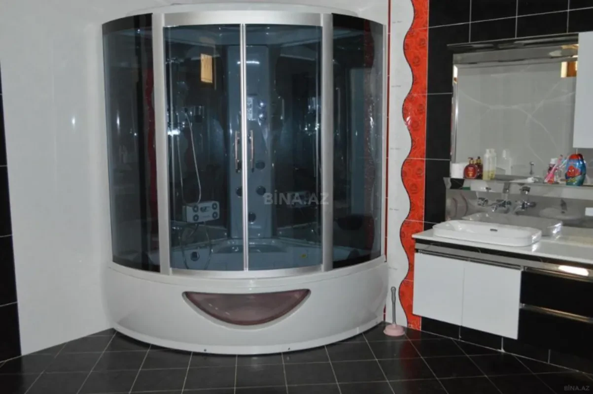 Satılır 10 otaqlı həyət evi 600 m²