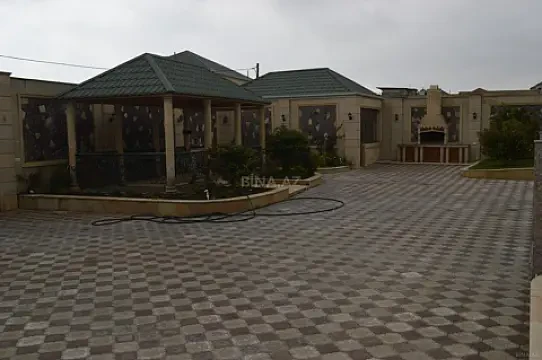 Satılır 10 otaqlı həyət evi 600 m²