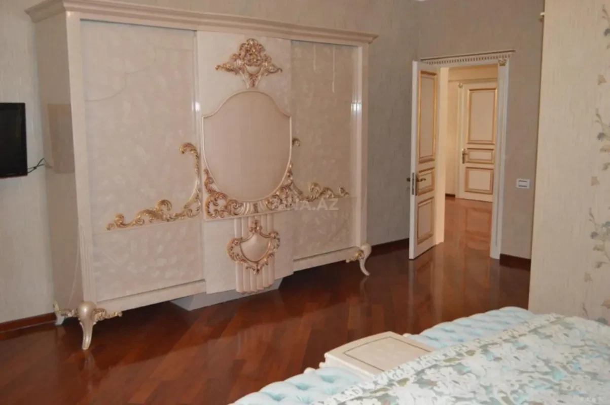 Satılır 10 otaqlı həyət evi 600 m²
