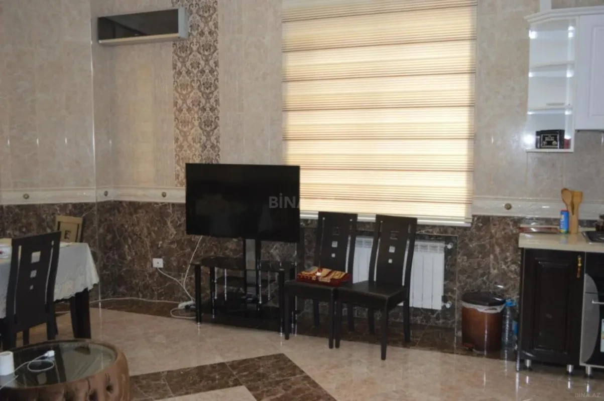 Satılır 10 otaqlı həyət evi 600 m²