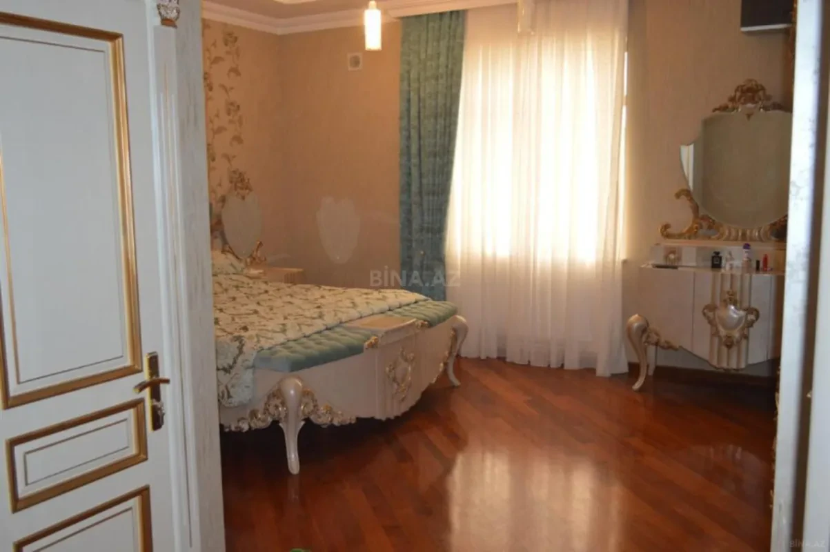 Satılır 10 otaqlı həyət evi 600 m²