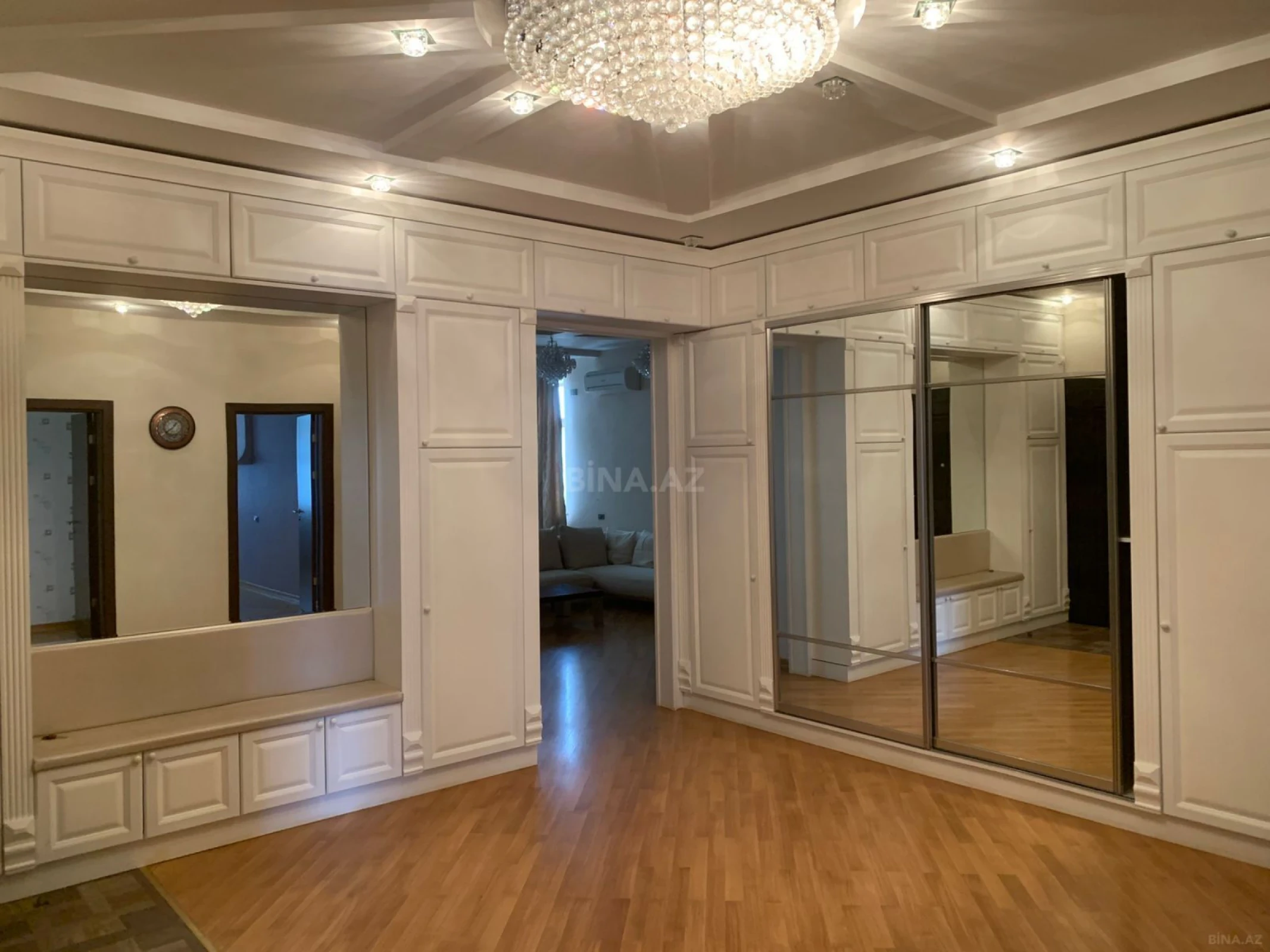 Kirayə verilir 3 otaqlı mənzil 170 m²