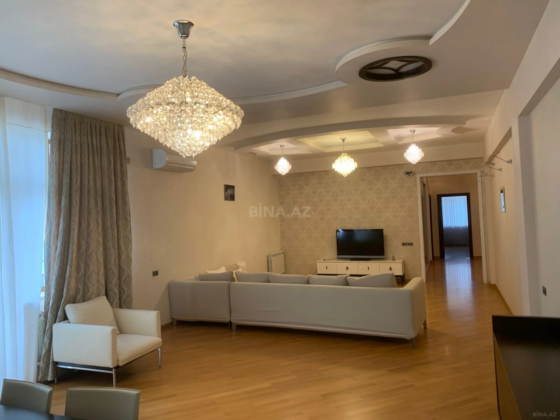 Kirayə verilir 3 otaqlı mənzil 170 m²
