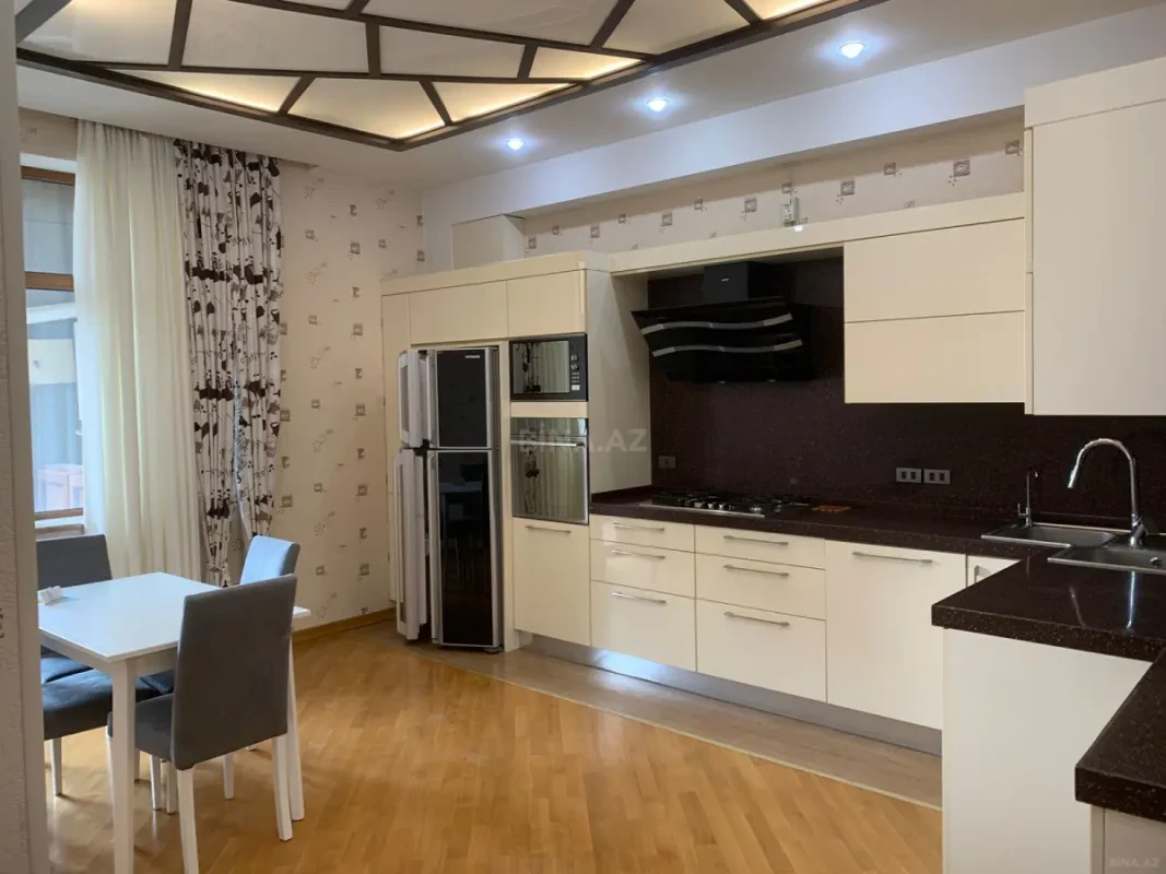 Kirayə verilir 3 otaqlı mənzil 170 m²