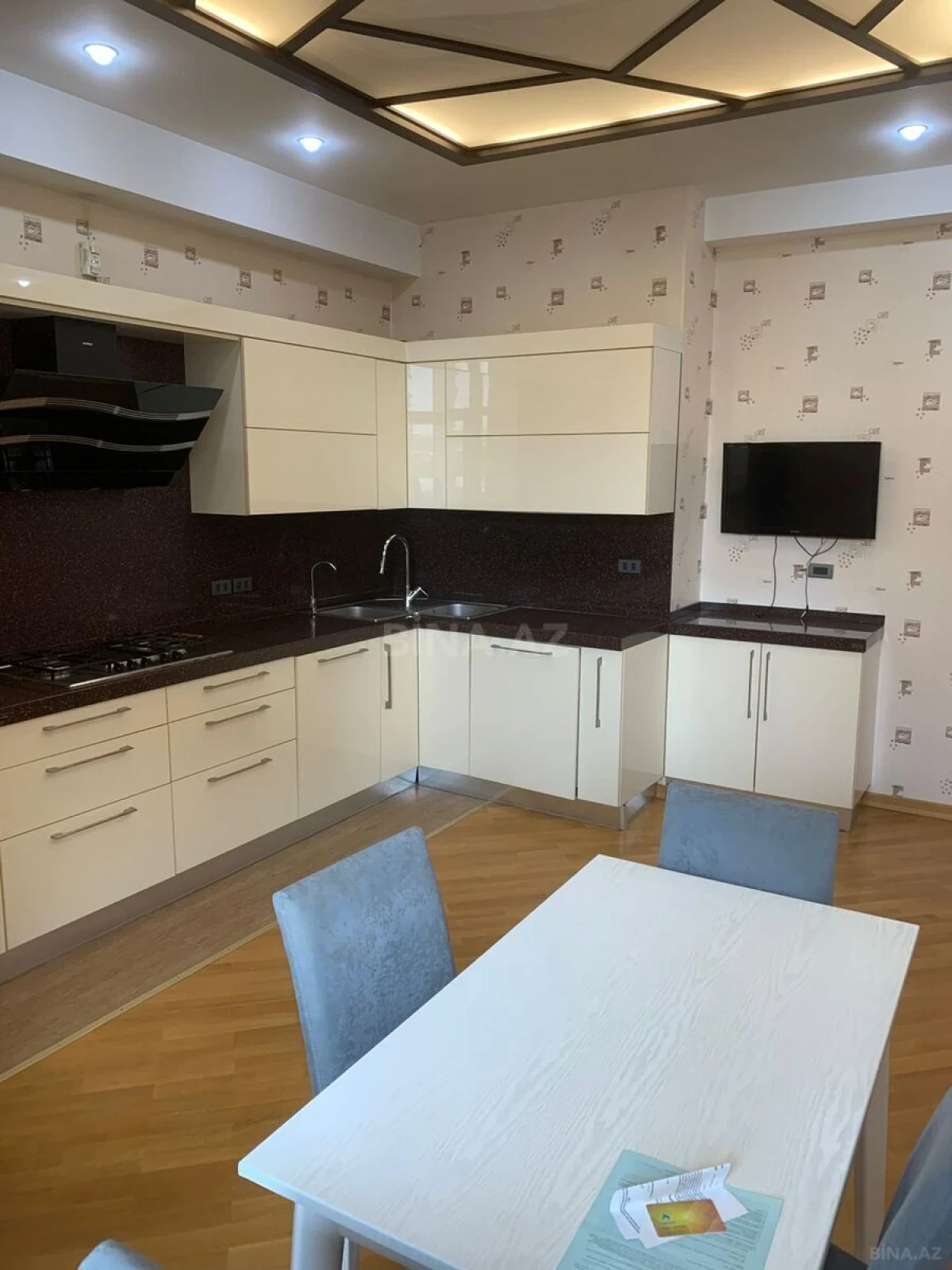 Kirayə verilir 3 otaqlı mənzil 170 m²