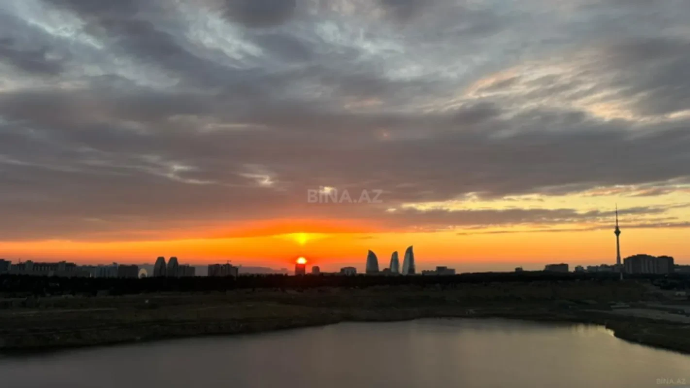 Satılır 4 otaqlı mənzil 121 m²