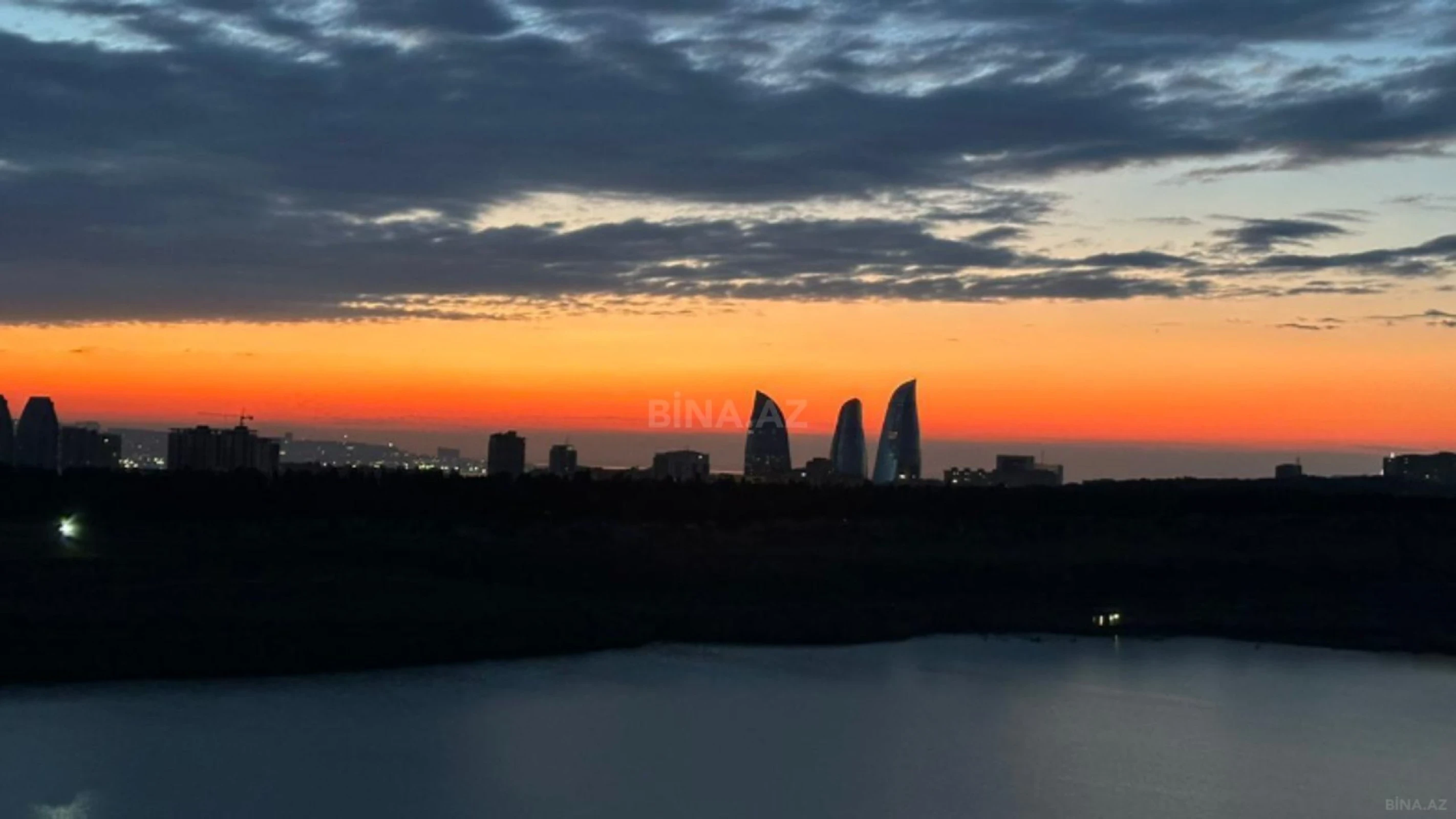 Satılır 4 otaqlı mənzil 121 m²