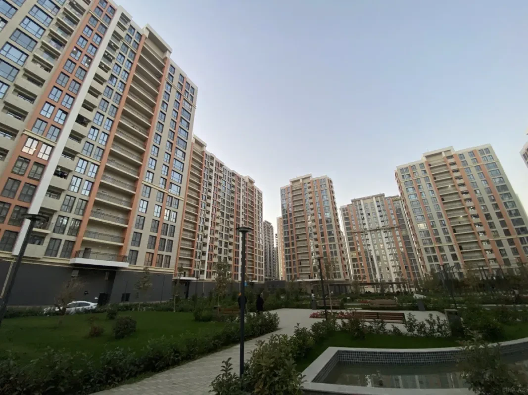 Satılır 4 otaqlı mənzil 121 m²