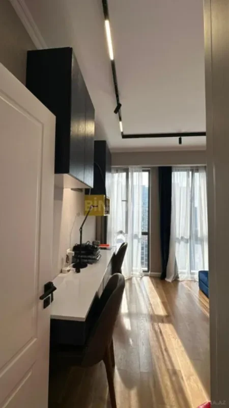 Satılır 4 otaqlı mənzil 121 m²